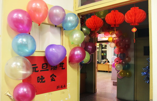色彩絢麗、喜氣洋洋的活動現(xiàn)場