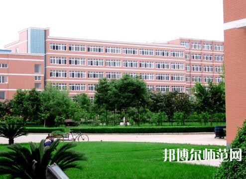 成都城市建設(shè)技工幼兒師范學(xué)校2018年報(bào)名條件、招生對(duì)象