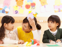 南昌2020年中專幼師學?？梢钥即髮? /><b>南昌2020年中專幼師學校可以考大專嗎</b><span>2020-03-23 15:01</span><p>南昌2020年中專幼師學校可以考大專嗎?對于中專幼師學校怎么考大專這個問題，相信選擇幼師專業(yè)的小伙伴們都是想拿到一個更高的文</p></a></li>
            <li><a href=