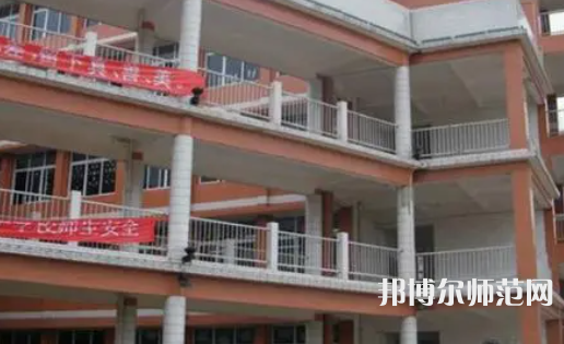 重慶旅游幼師學(xué)校2023年報(bào)名條件、招生要求、招生對象